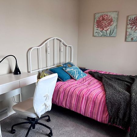 Best Garden House&3 Mins Bus Station Close C-Train&Free Parking YYC Esterno foto