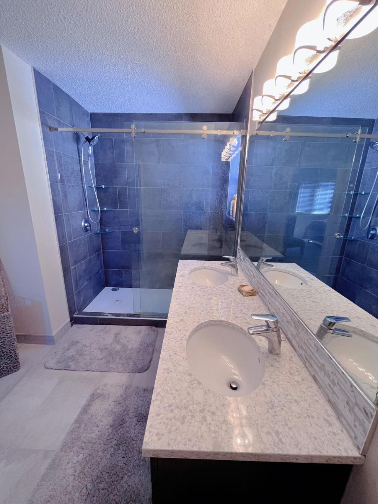 Best Garden House&3 Mins Bus Station Close C-Train&Free Parking YYC Camera foto